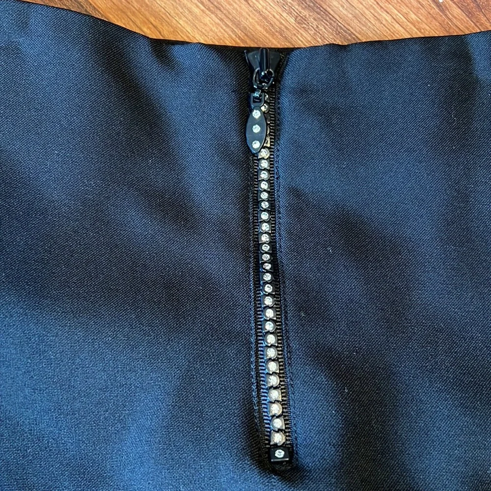 Black skirt with blinged zipper - Picture 4 of 8